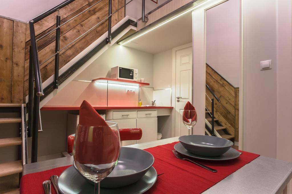 Hollo Apartment