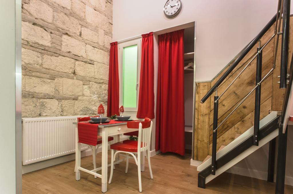 Hollo Apartment