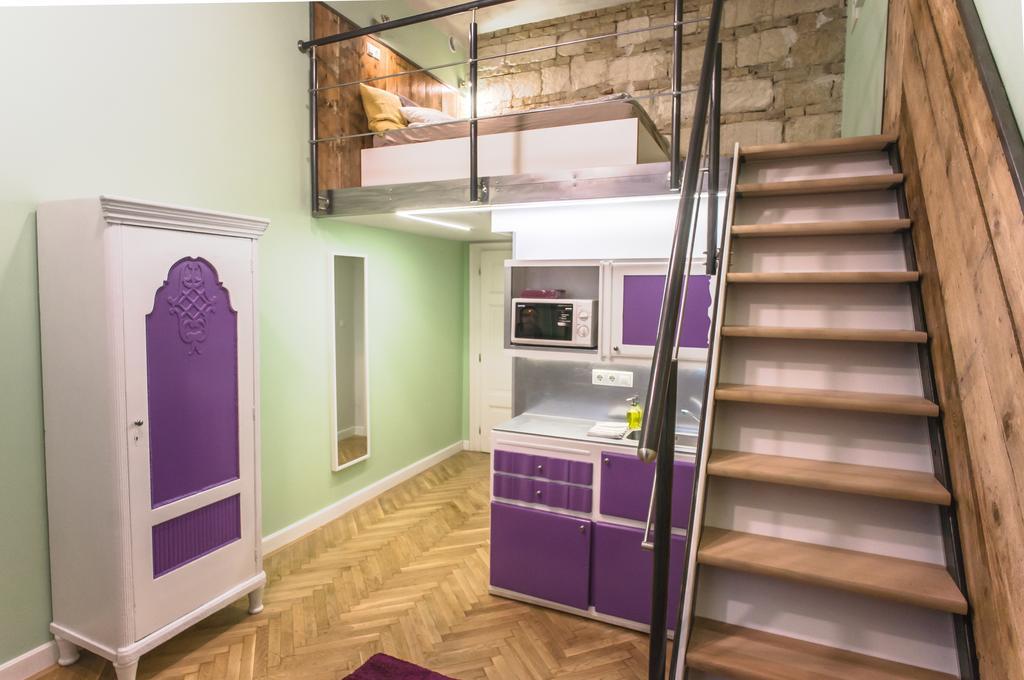 Hollo Apartment