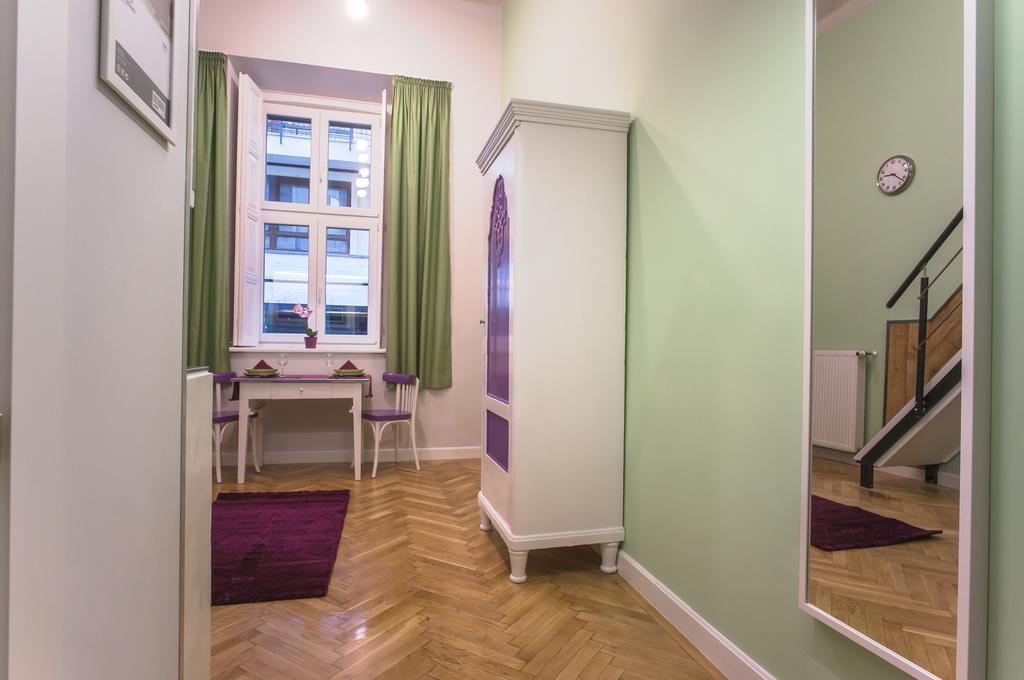 Hollo Apartment