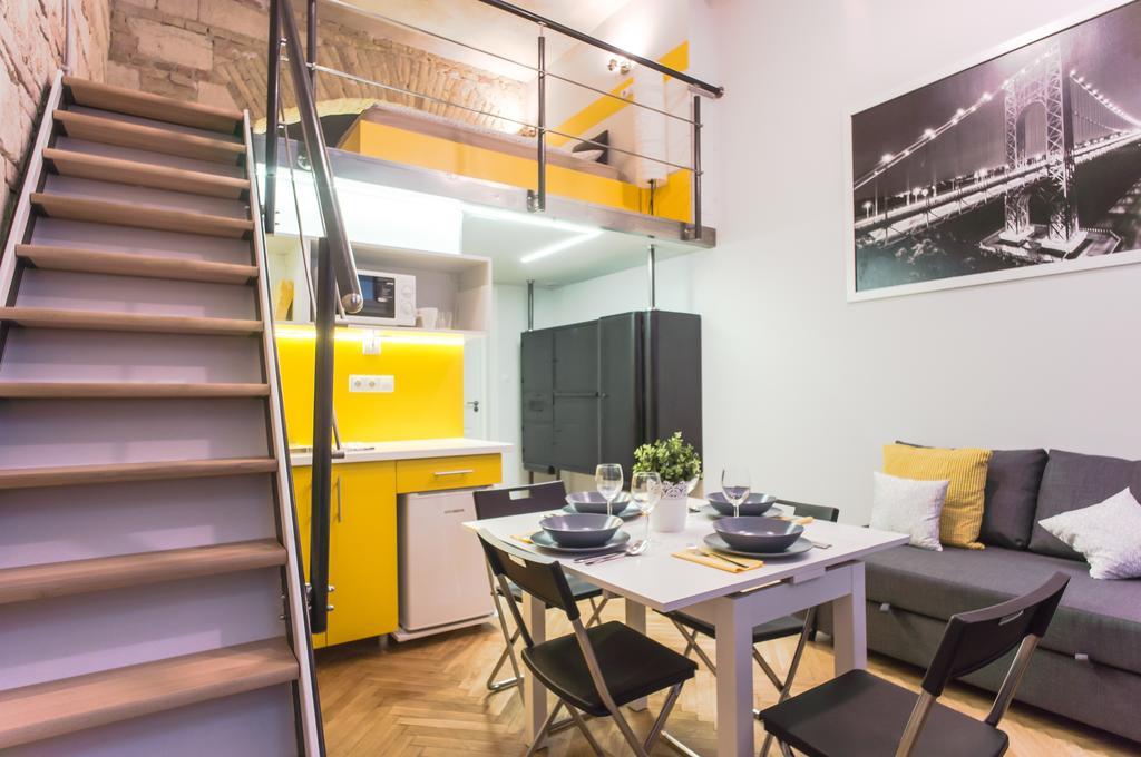 Hollo Apartment